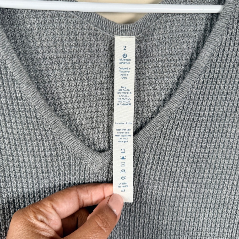 Lululemon Gray Waffle Knit V-Neck Tunic‎ Sweater athleisure travel size 2 - Picture 3 of 7